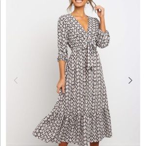4/$25 🌟 snake skin pattern dress with front tie